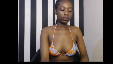 Snapshot of ebony_petitequeen chatting on October 2025 10:16:01 AM Ella online show from October 2025 10:16:01 AM