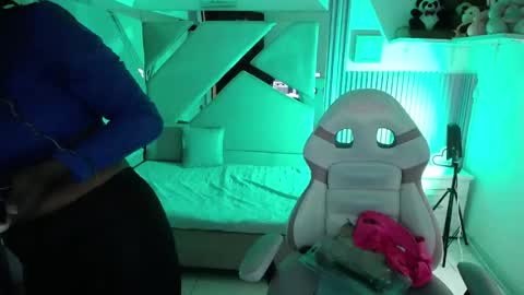 ebony_rizon online show from April 2026 01:01:01 PM