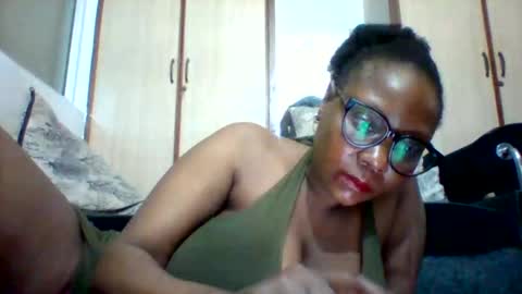 Snapshot of ebonybussy chatting on December 2024 09:42:01 AM MAMITO online show from December 2024 09:42:01 AM