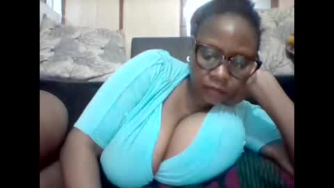 Snapshot of ebonybussy chatting on December 2024 11:07:01 AM MAMITO online show from December 2024 11:07:01 AM