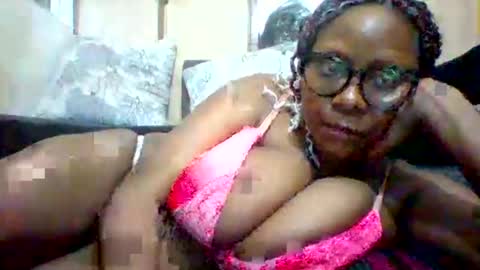 Snapshot of ebonybussy chatting on February 2025 12:27:02 PM MAMITO online show from February 2025 12:27:02 PM
