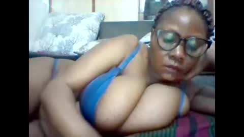 Snapshot of ebonybussy chatting on March 2025 11:28:01 AM MAMITO online show from March 2025 11:28:01 AM
