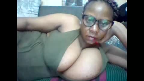 Snapshot of ebonybussy chatting on March 2025 11:28:02 PM MAMITO online show from March 2025 11:28:02 PM