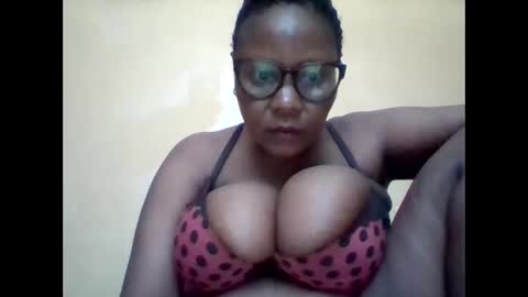 Snapshot of ebonybussy chatting on September 2025 10:37:01 AM MAMITO online show from September 2025 10:37:01 AM