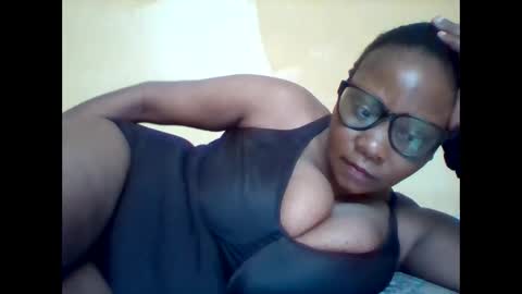 Snapshot of ebonybussy chatting on September 2025 07:11:02 AM MAMITO online show from September 2025 07:11:02 AM