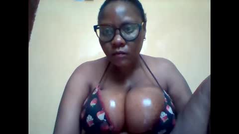 Snapshot of ebonybussy chatting on September 2025 08:28:02 AM MAMITO online show from September 2025 08:28:02 AM