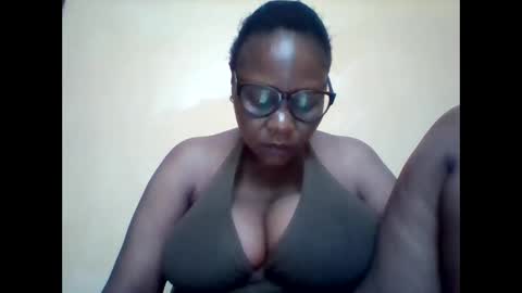 Snapshot of ebonybussy chatting on September 2025 09:13:01 AM MAMITO online show from September 2025 09:13:01 AM