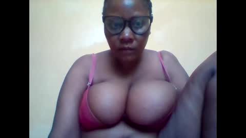 Snapshot of ebonybussy chatting on October 2025 10:34:02 AM MAMITO online show from October 2025 10:34:02 AM