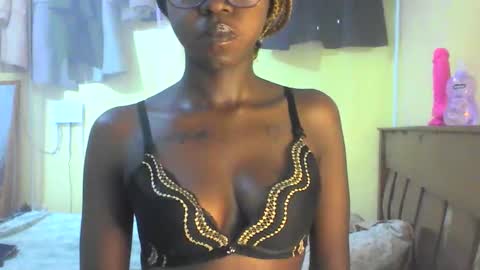 Ebonymuse2 online show from April 2026 07:33:01 AM
