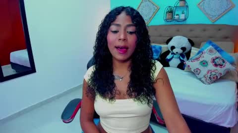 Snapshot of edelaine_rogers chatting on May 2026 05:57:01 AM ede online show from May 2026 05:57:01 AM