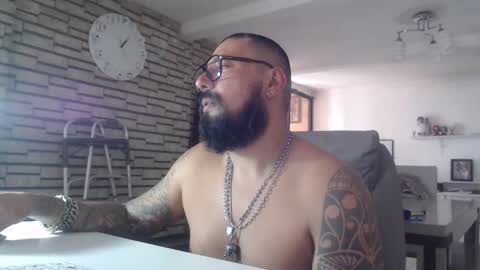 edgarram83 online show from October 2025 07:03:01 PM