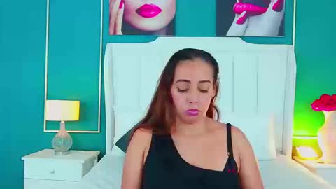 Snapshot of edna_copper chatting on September 2025 01:17:02 AM EDNA COPPER online show from September 2025 01:17:02 AM