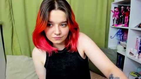 Snapshot of edna_dana chatting on November 2025 09:48:02 PM Edna online show from November 2025 09:48:02 PM