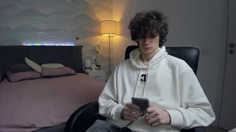 Snapshot of edvardblare chatting on September 2025 06:30:01 PM edvardblare online show from September 2025 06:30:01 PM