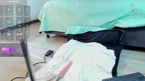 Eduardo online show from October 2025 04:47:01 AM