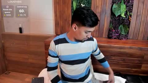 Eduardo online show from November 2025 03:23:01 AM