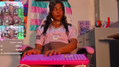 Snapshot of effy_marinn chatting on September 2025 01:38:02 PM effy_marinn online show from September 2025 01:38:02 PM