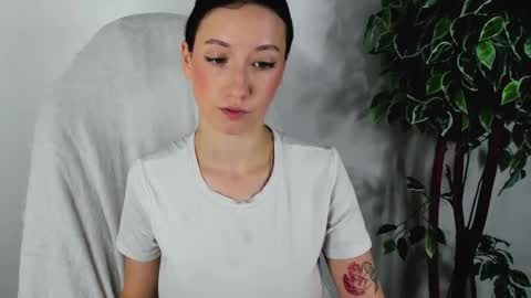 eileenmoores online show from September 2025 11:43:01 AM