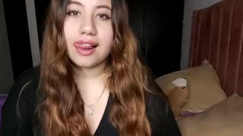 EIMY   MODEL INDEPENDENT online show from February 2025 05:25:01 AM