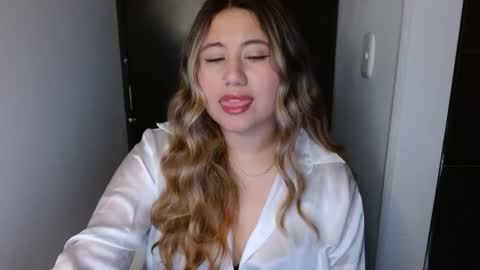 Snapshot of eimy_collin chatting on April 2026 05:43:02 AM EIMY MODEL INDEPENDENT online show from April 2026 05:43:02 AM