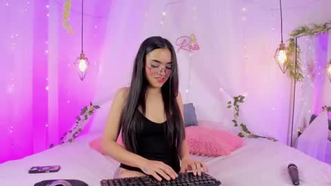 eimy_rosse18 online show from April 2026 01:14:02 PM