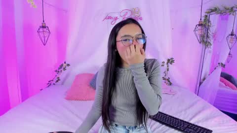 eimy_rosse18 online show from April 2026 01:09:02 PM