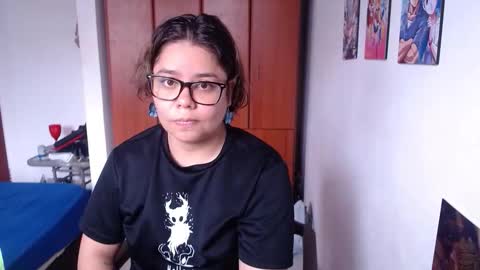 eimy_saenzz online show from November 2025 04:41:01 PM