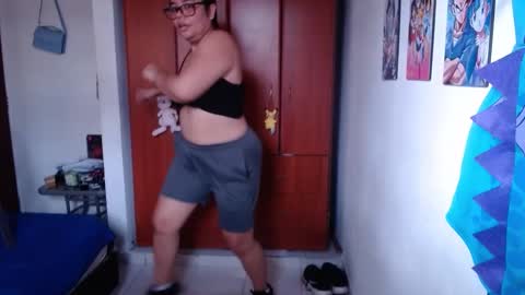 eimy_saenzz online show from December 2025 06:37:02 PM