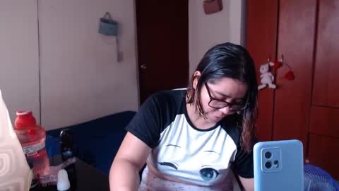 eimy_saenzz online show from April 2026 04:37:02 PM