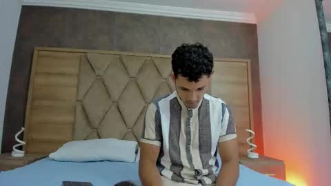 YG COUPLE online show from March 2026 07:51:02 PM