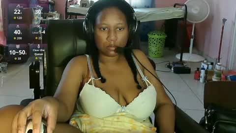 Snapshot of eirondra_valeen chatting on May 2026 12:09:02 PM Eirondra Valeen online show from May 2026 12:09:02 PM
