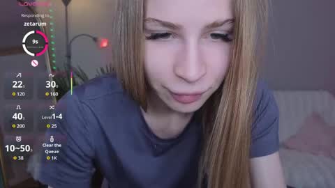 Snapshot of el1s_evans chatting on April 2026 10:02:02 AM please read my bio there is information about private shows and about my personality online show from April 2026 10:02:02 AM