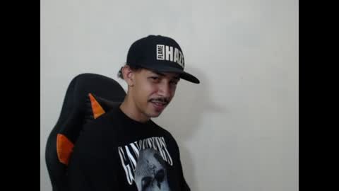 Snapshot of el_menor chatting on July 2026 05:00:01 AM Instagram BelowAbajo online show from July 2026 05:00:01 AM