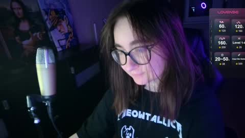 If you like it when I meow give me a thumbs up online show from January 2025 04:22:02 PM