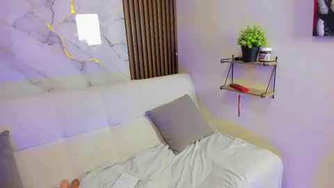 Eli online show from April 2026 09:39:33 PM