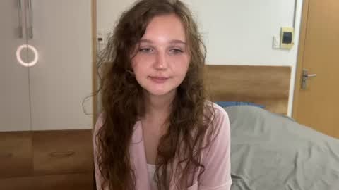 Ela online show from June 2026 06:42:01 PM