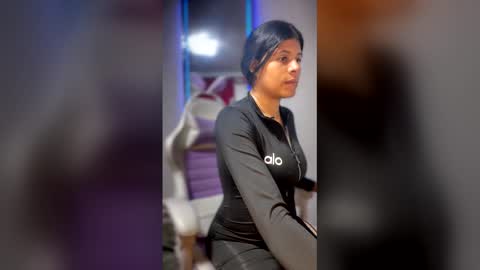 Elahia online show from December 2025 12:49:02 AM