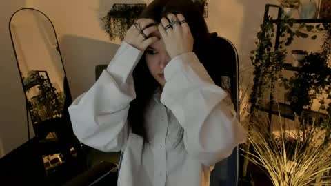 Snapshot of elainebeness chatting on April 2026 10:56:02 PM Your sweet girl online show from April 2026 10:56:02 PM