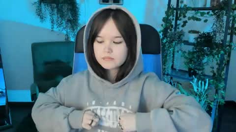 Snapshot of elainebeness chatting on April 2026 08:33:02 PM Your sweet girl online show from April 2026 08:33:02 PM