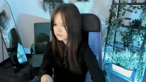Snapshot of elainebeness chatting on May 2026 07:43:02 PM Your sweet girl online show from May 2026 07:43:02 PM
