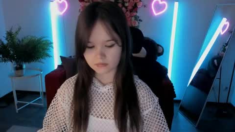Snapshot of elainebeness chatting on May 2026 08:25:02 PM Your sweet girl online show from May 2026 08:25:02 PM