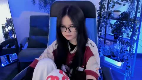 Snapshot of elainebeness chatting on May 2026 01:57:16 AM Your sweet girl online show from May 2026 01:57:16 AM