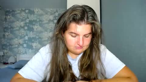 Elanis online show from September 2025 01:46:02 PM