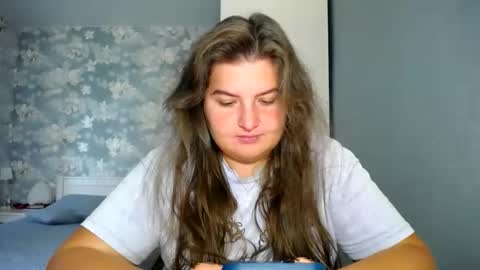 Elanis online show from September 2025 10:18:02 AM