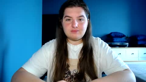 Elanis online show from July 2026 09:07:02 AM