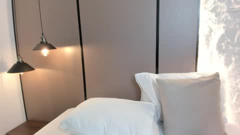 elara_bloom_ online show from April 2026 02:47:02 AM