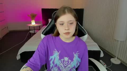 Snapshot of elara_irving chatting on July 2026 02:58:01 AM Elly online show from July 2026 02:58:01 AM
