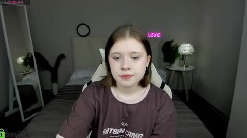Snapshot of elara_irving chatting on July 2026 03:00:02 AM Elly online show from July 2026 03:00:02 AM