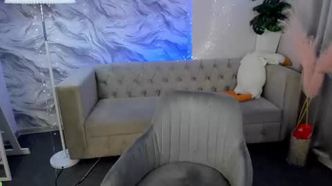 Snapshot of elara_irving chatting on August 2026 03:08:02 AM Elly online show from August 2026 03:08:02 AM
