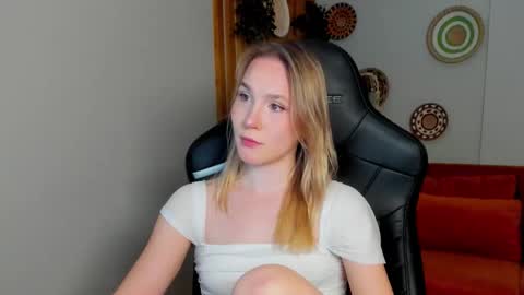 elaravoltage online show from March 2026 05:44:01 AM